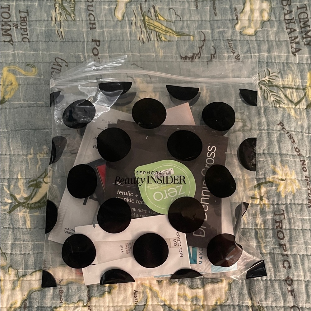 Sephora Deluxe Skincare and Beauty Sample Set - Picture 4 of 4